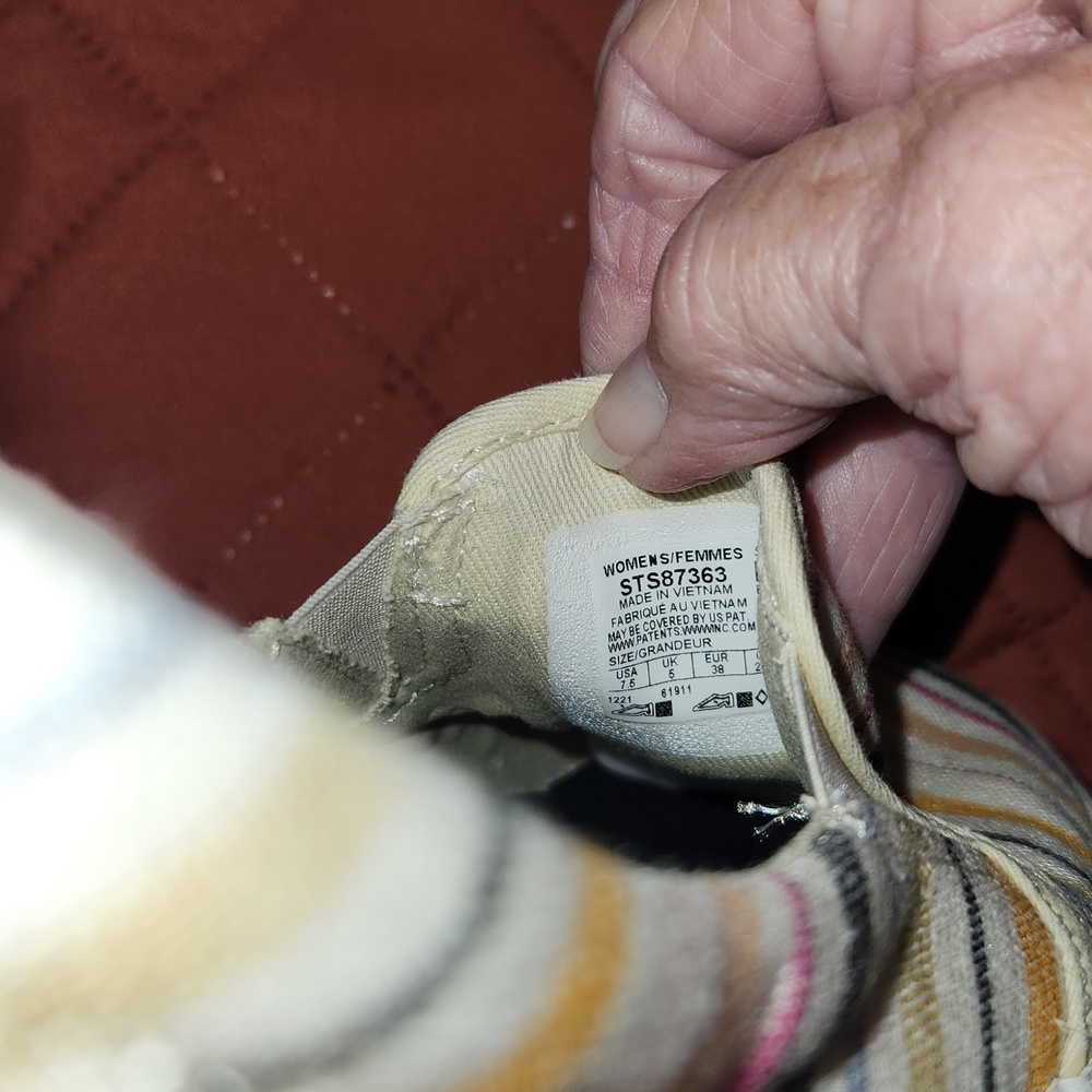 Sperry Sliders - Picture 6 of 12